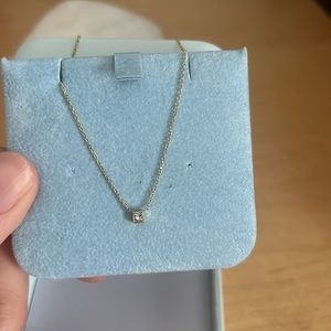 Gold necklace 14kt with diamond center stone